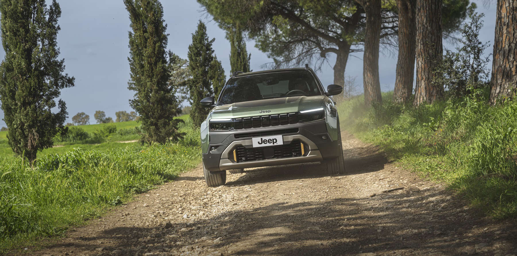 Новий Jeep Avenger 85th Special Edition, вигляд спереду