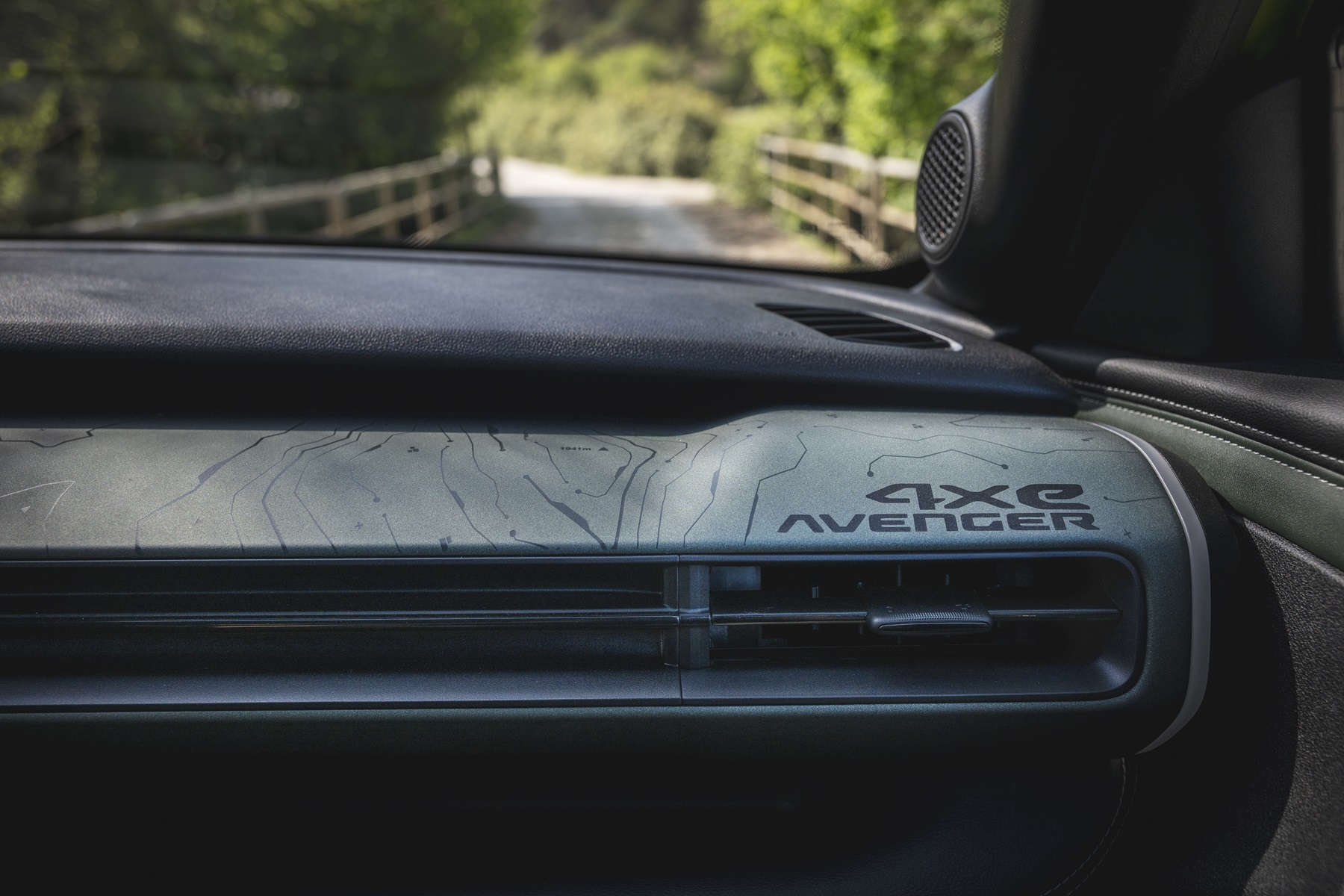 Новий Jeep Avenger, передня панель у салоні