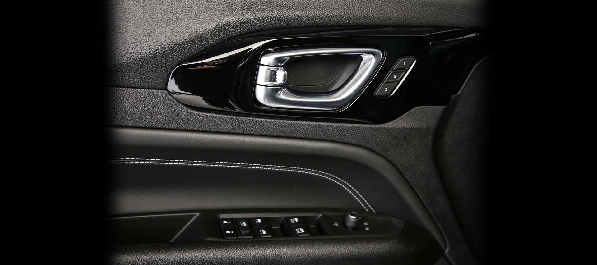 Jeep Compass, салон, карти дверей